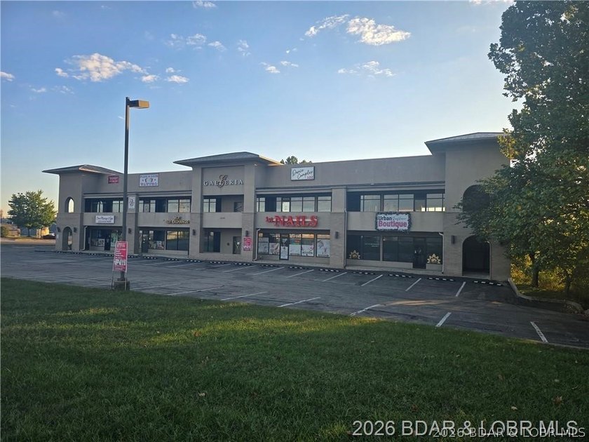 Professional office/retail building on Osage Beach Parkway with - photo 2