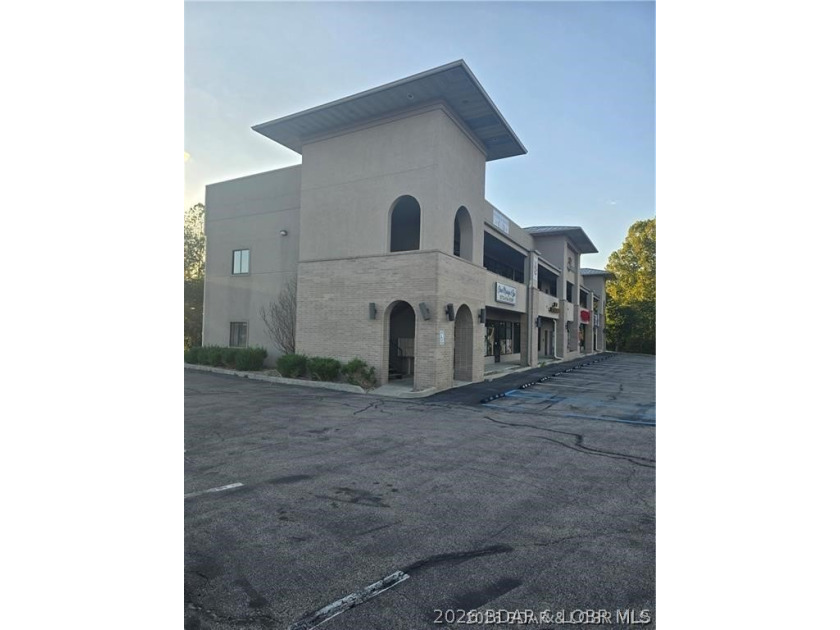 Professional office/retail building on Osage Beach Parkway with - photo 3