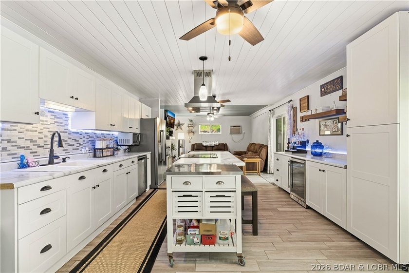 Perfectly located in the heart of Osage Beach, this beautifully - photo 8