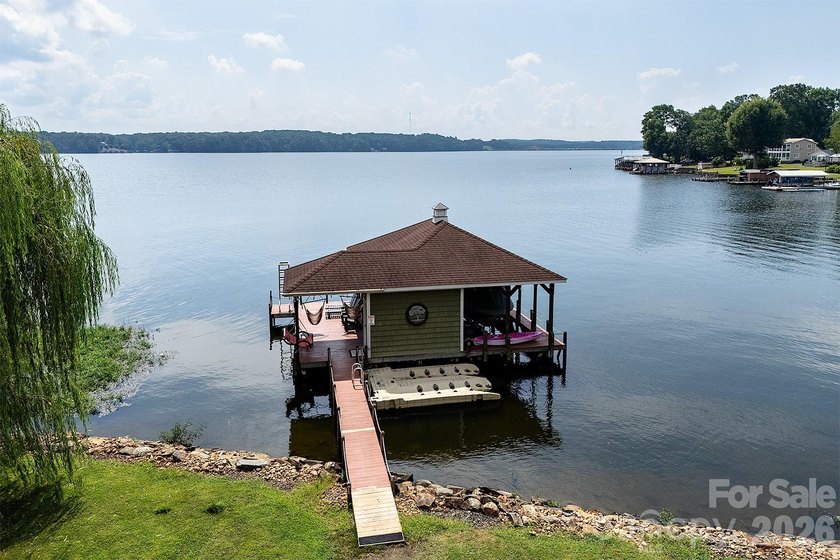 Luxury Lakefront Retreat with Strong Short-Term Rental - photo 4