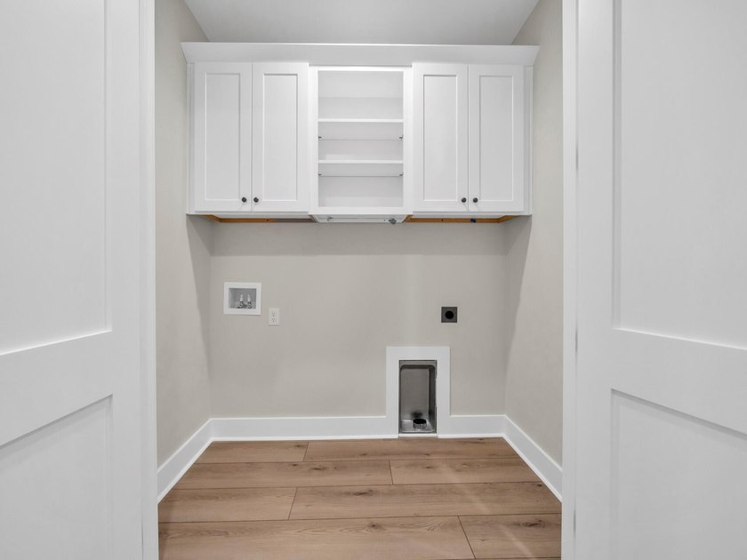 End Unit! Welcome to The Oaks, a charming neighborhood nestled - photo 24