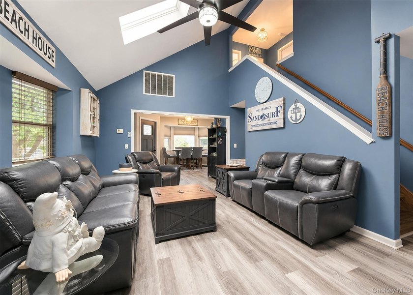 Move right into this beautifully maintained home in North - photo 4