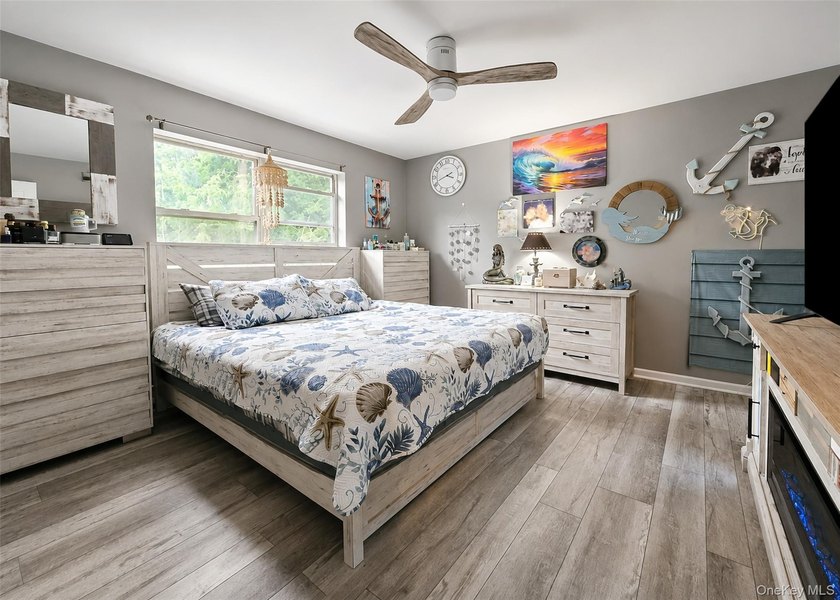Move right into this beautifully maintained home in North - photo 10