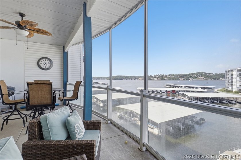 Wow!! Don't miss this Gorgeous walk-in unit at Beautiful Monarch - photo 4