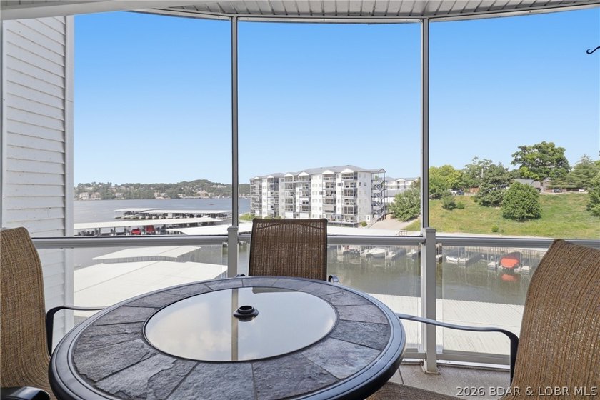 Wow!! Don't miss this Gorgeous walk-in unit at Beautiful Monarch - photo 5