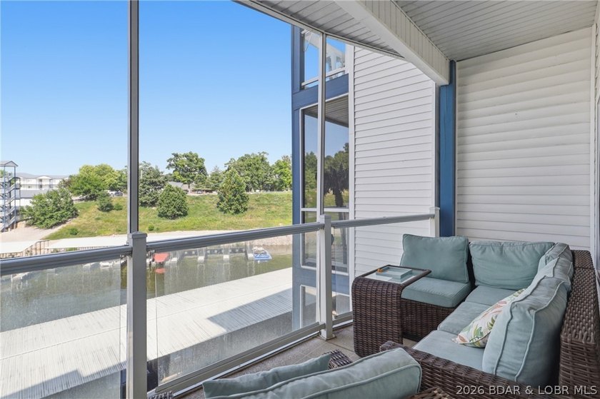 Wow!! Don't miss this Gorgeous walk-in unit at Beautiful Monarch - photo 6