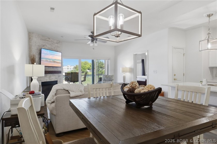 Wow!! Don't miss this Gorgeous walk-in unit at Beautiful Monarch - photo 7