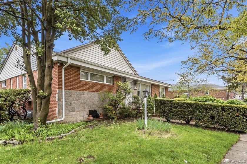 This charming brick detached ranch in Jamaica, Queens offers - photo 2