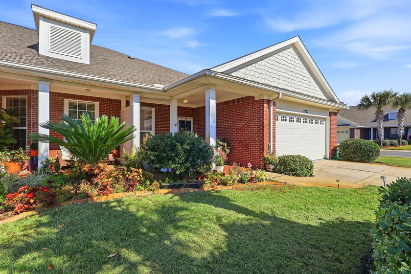 Corner unit town home in Diamond Lakes subdivision, a rare gem - photo 3