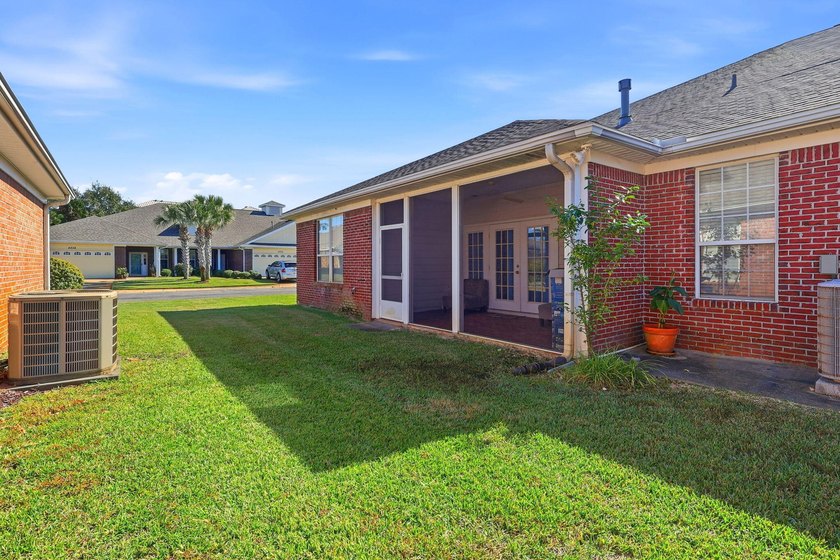 Corner unit town home in Diamond Lakes subdivision, a rare gem - photo 5