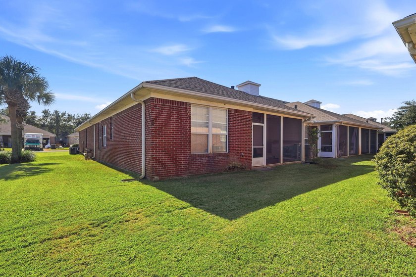 Corner unit town home in Diamond Lakes subdivision, a rare gem - photo 6
