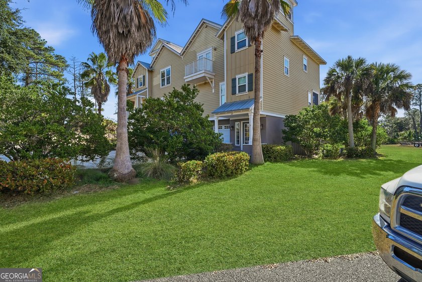 Welcome to 114 Riverfront Circle-an exceptional, fully furnished - photo 2