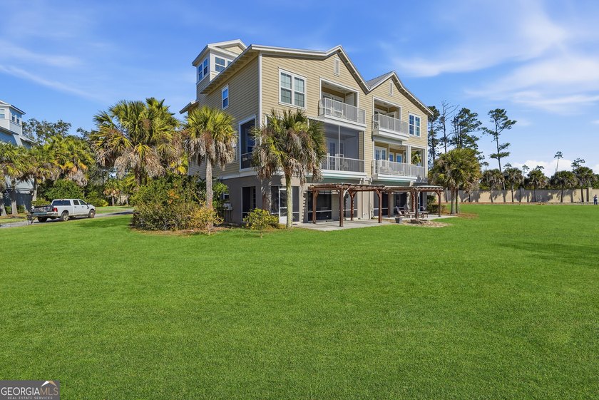 Welcome to 114 Riverfront Circle-an exceptional, fully furnished - photo 4