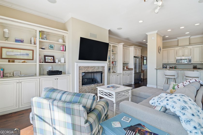 Welcome to 114 Riverfront Circle-an exceptional, fully furnished - photo 8