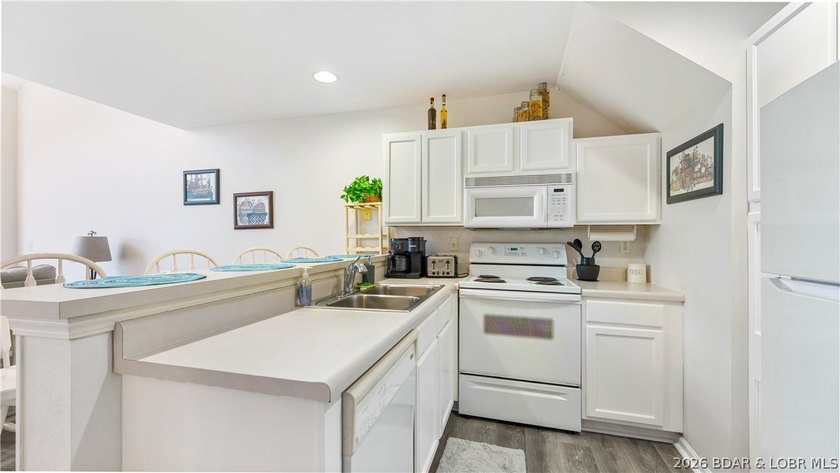UPDATED &amp; MOVE-IN READY! Live the Lake Life You've Always - photo 6