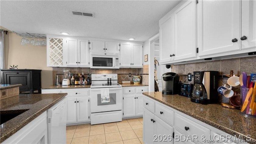This condo is a wonderful ground-floor, end-unit at Sunrise - photo 5
