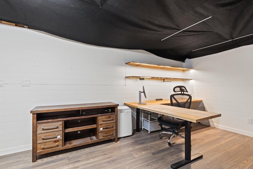 Enjoy the ease of single-level living in this well maintained - photo 31