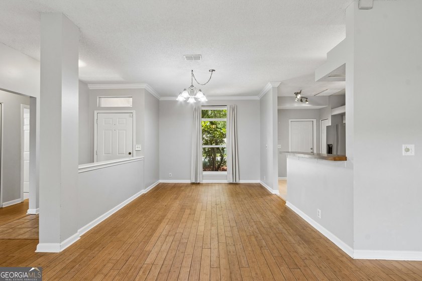 Located in popular neighborhood just minutes from Kings Bay - photo 3