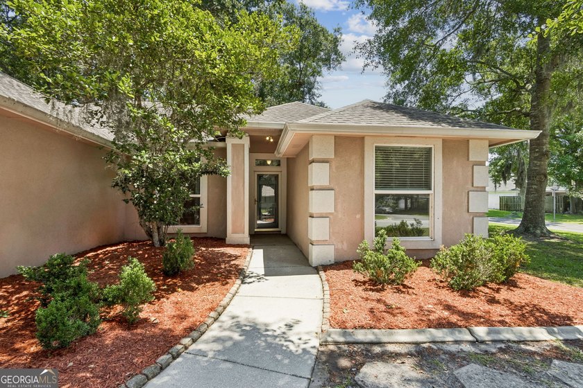 Located in popular neighborhood just minutes from Kings Bay - photo 8