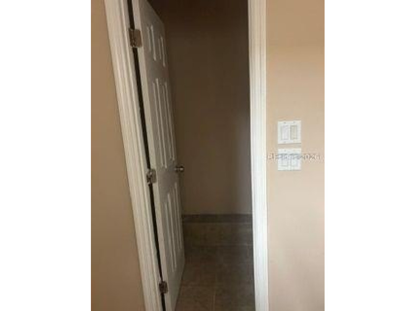 Under 300K and right in the heart of Bluffton! This single - photo 12