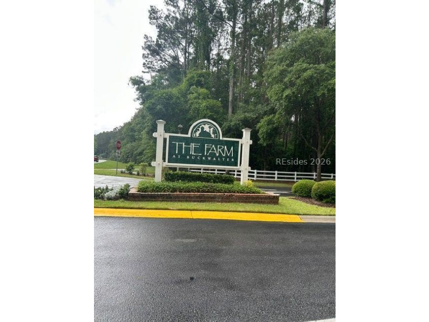 Under 300K and right in the heart of Bluffton! This single - photo 14
