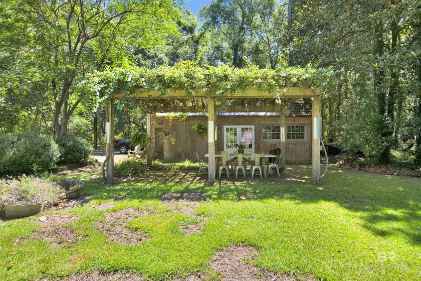 Located in the Montrose area of Fairhope. This one-of-a-kind - photo 20
