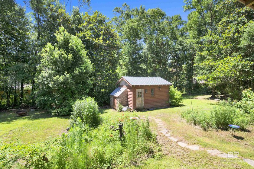 Located in the Montrose area of Fairhope. This one-of-a-kind - photo 25
