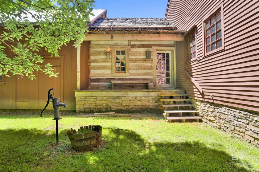 Located in the Montrose area of Fairhope. This one-of-a-kind - photo 26