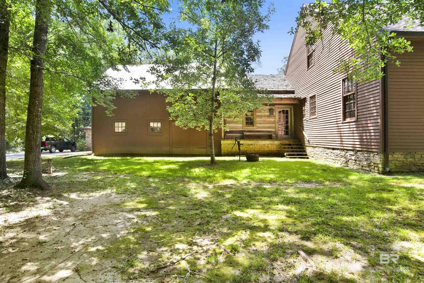 Located in the Montrose area of Fairhope. This one-of-a-kind - photo 27