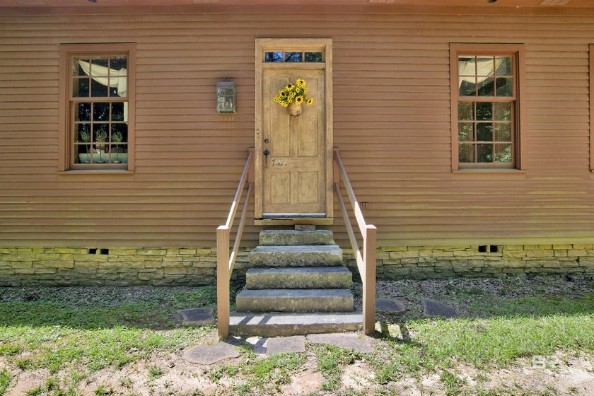 Located in the Montrose area of Fairhope. This one-of-a-kind - photo 30