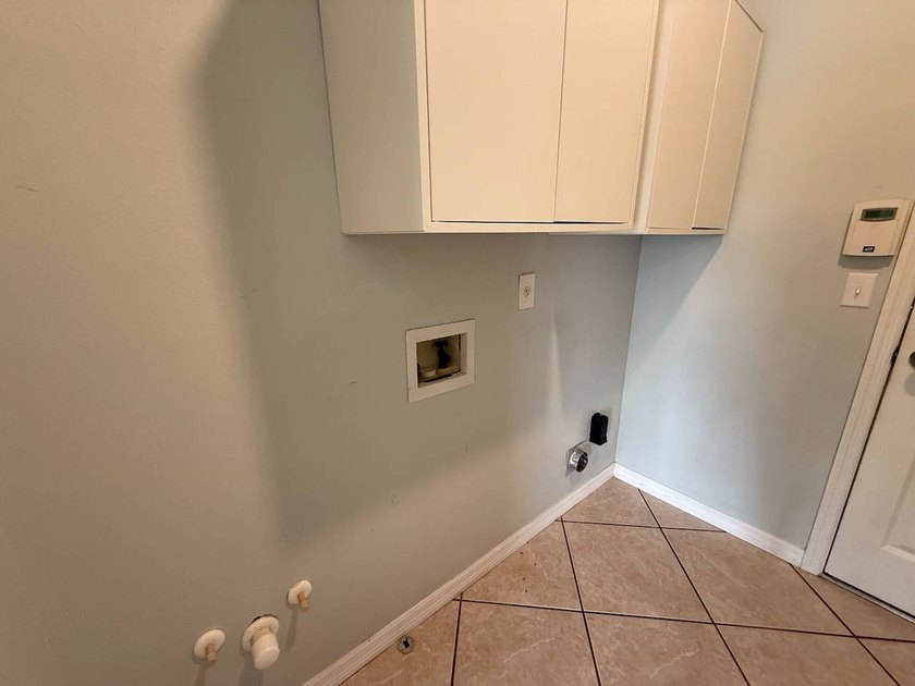 3 Bedroom, 2.5 bath, 2 story home with a 3 car garage in - photo 32