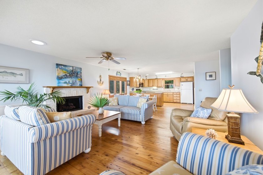 Introducing Bayshore Retreat - a rare 1.4-acre bayfront - photo 32
