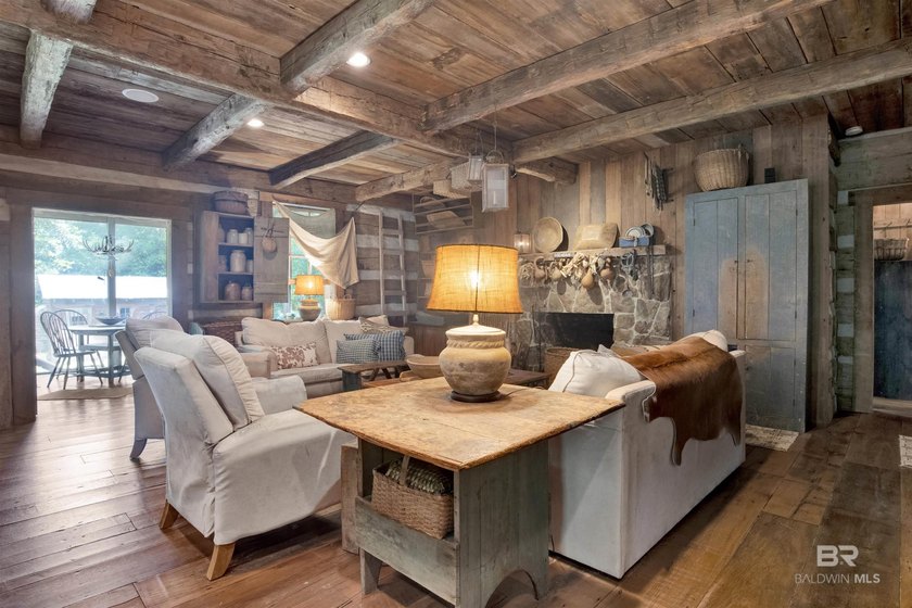 Located in the Montrose area of Fairhope. This one-of-a-kind - photo 35