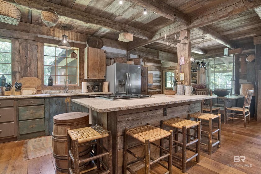Located in the Montrose area of Fairhope. This one-of-a-kind - photo 37
