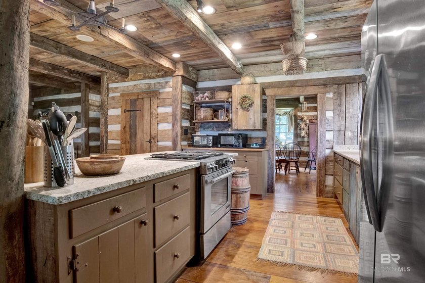 Located in the Montrose area of Fairhope. This one-of-a-kind - photo 39