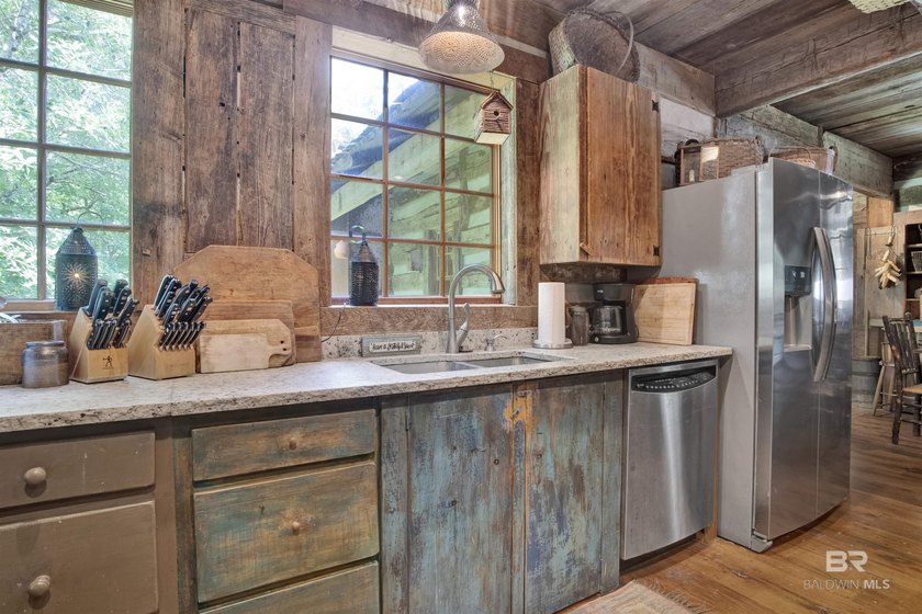 Located in the Montrose area of Fairhope. This one-of-a-kind - photo 40