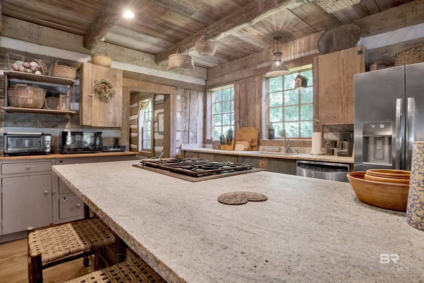 Located in the Montrose area of Fairhope. This one-of-a-kind - photo 41