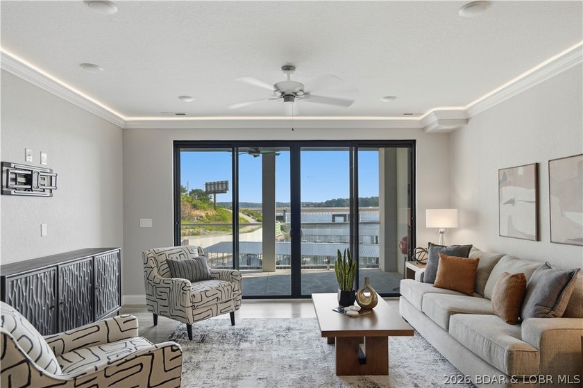 Welcome to effortless lake living in one of the Lake of the - photo 8