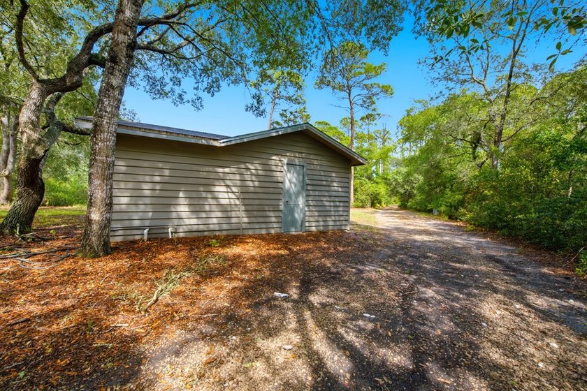 Introducing Bayshore Retreat - a rare 1.4-acre bayfront - photo 48