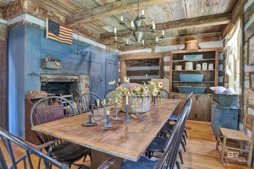 Located in the Montrose area of Fairhope. This one-of-a-kind - photo 49