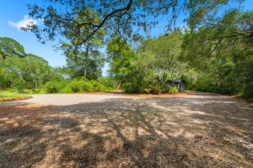 Introducing Bayshore Retreat - a rare 1.4-acre bayfront - photo 49
