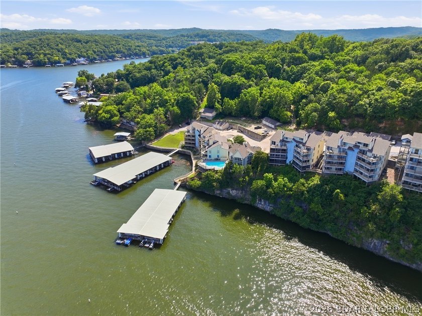 Welcome to your two-level lakefront retreat in the heart of the - photo 4