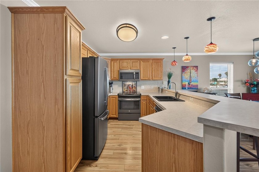 WELCOME TO ISLAND PARADISE CONDOMINIUMS...an intimate 3-story - photo 12