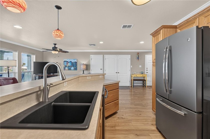 WELCOME TO ISLAND PARADISE CONDOMINIUMS...an intimate 3-story - photo 15