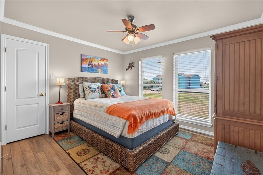 WELCOME TO ISLAND PARADISE CONDOMINIUMS...an intimate 3-story - photo 18