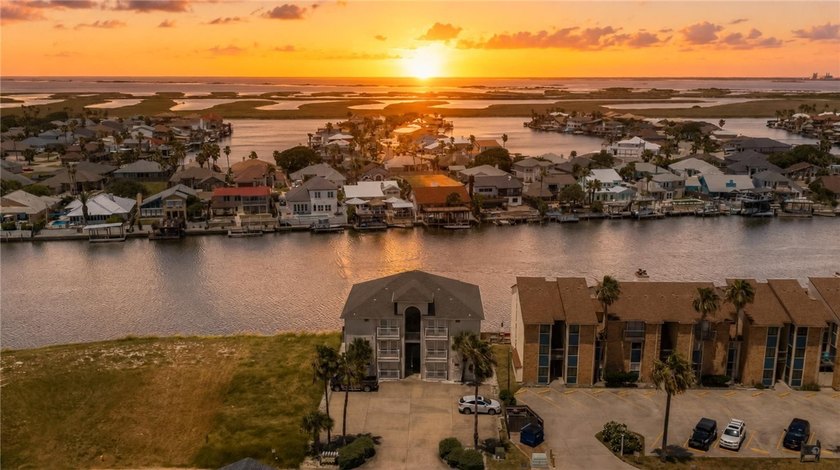 WELCOME TO ISLAND PARADISE CONDOMINIUMS...an intimate 3-story - photo 40