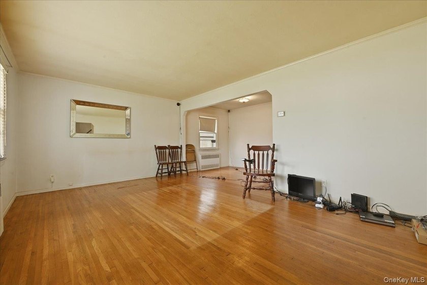 Cape Cod style detached home with 3/4 bedrooms and 1 full bath - photo 4
