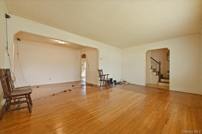 Cape Cod style detached home with 3/4 bedrooms and 1 full bath - photo 6