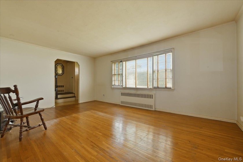 Cape Cod style detached home with 3/4 bedrooms and 1 full bath - photo 7
