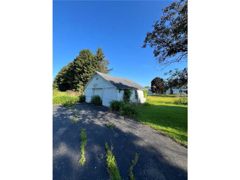 Discover the potential at 6705 E Townline Rd, Williamson, NY - photo 9